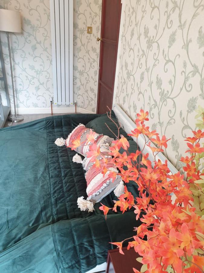 Beautiful Double En-Suite Room, Separate Entrance, Ilford, Central Line Gants Hill, Free Parking 외부 사진