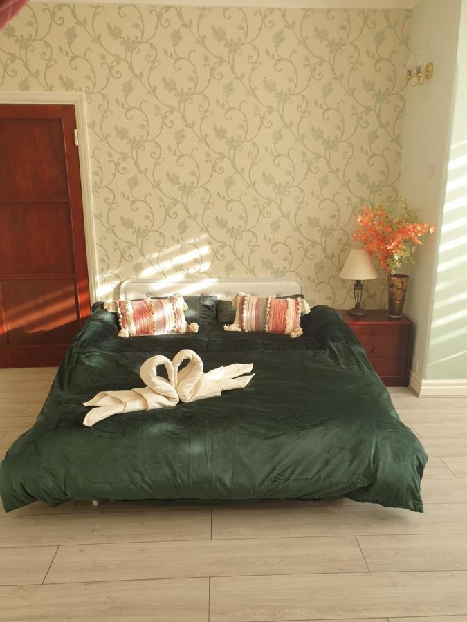 Beautiful Double En-Suite Room, Separate Entrance, Ilford, Central Line Gants Hill, Free Parking 외부 사진