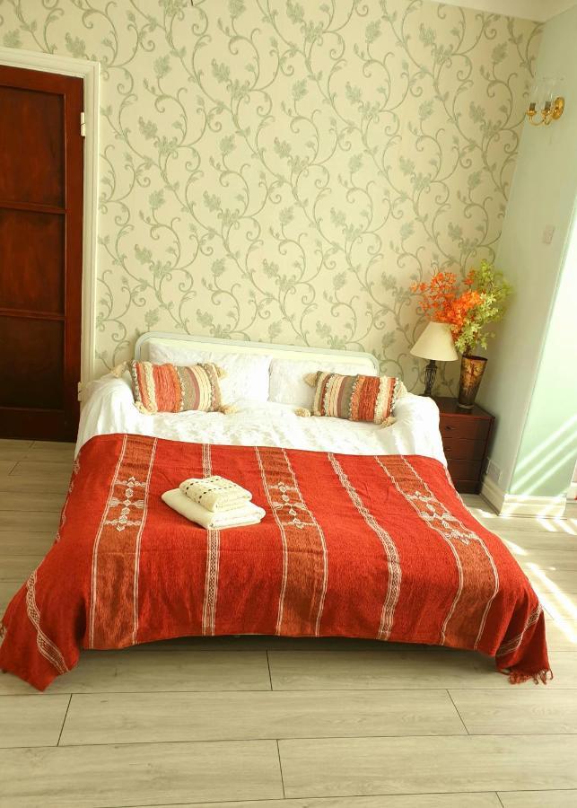 Beautiful Double En-Suite Room, Separate Entrance, Ilford, Central Line Gants Hill, Free Parking 외부 사진