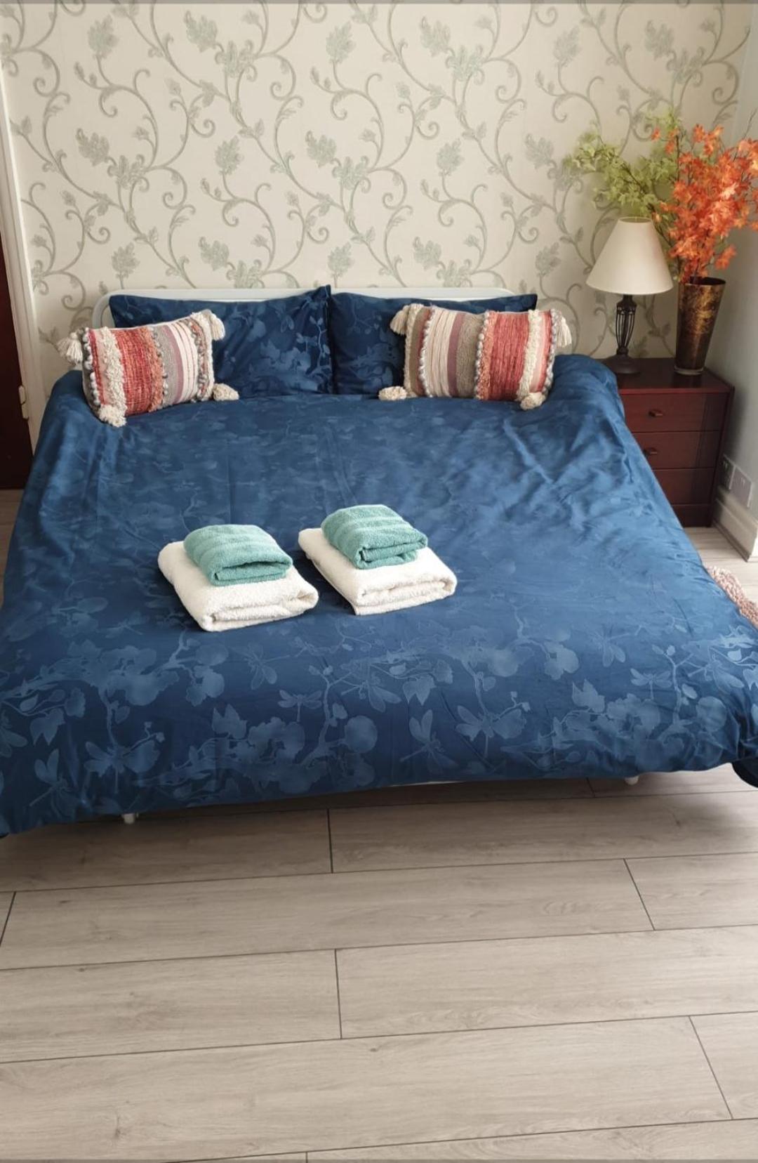 Beautiful Double En-Suite Room, Separate Entrance, Ilford, Central Line Gants Hill, Free Parking 외부 사진